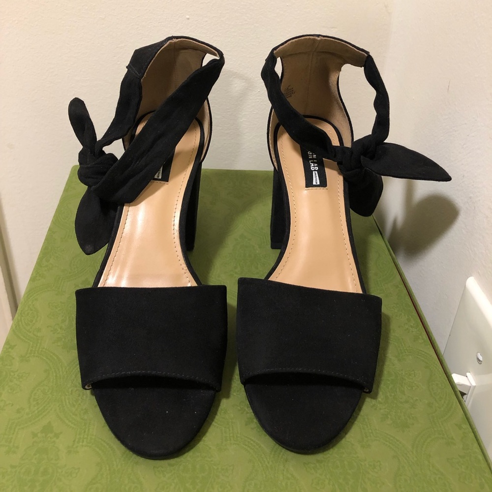 Design labs Lord &Taylor Black Sandals Open Toe block heels | size 9.5